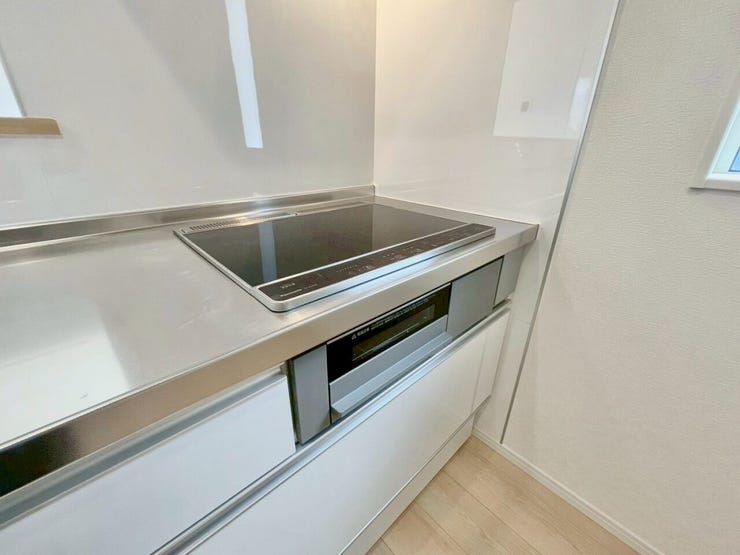 お手入れラクラクなIHクッキングヒーター!サッと拭くだけで綺麗を保てます。