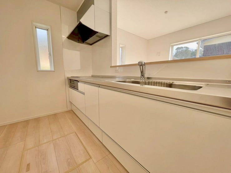 広々としたシンクは、大きなお鍋やフライパンも洗いやすくて助かります