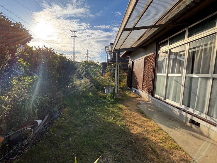 ◆ガーデニング等にピッタリな南側の庭スペース付きです♪