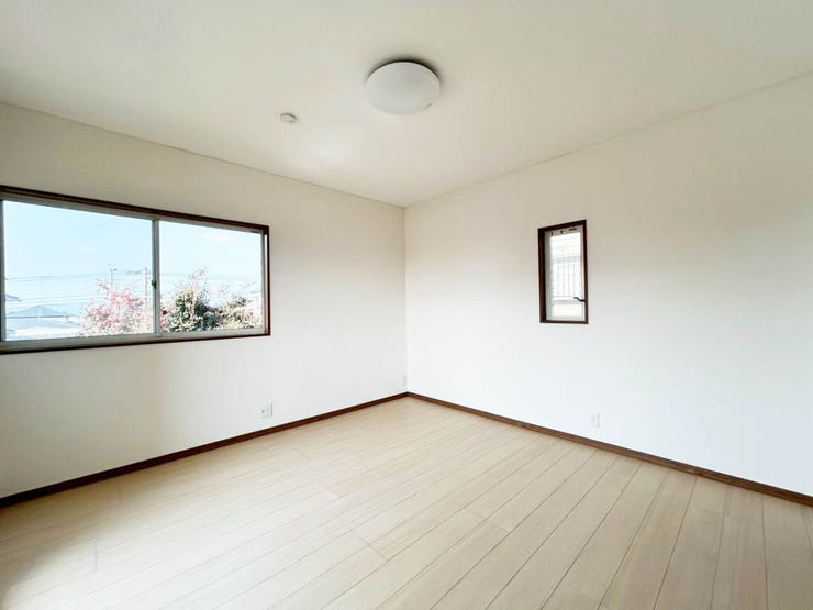【2025年12月リフォーム】バス1坪以上♪全居室6帖以上♪シャンプードレッサー♪カウンターキッチン