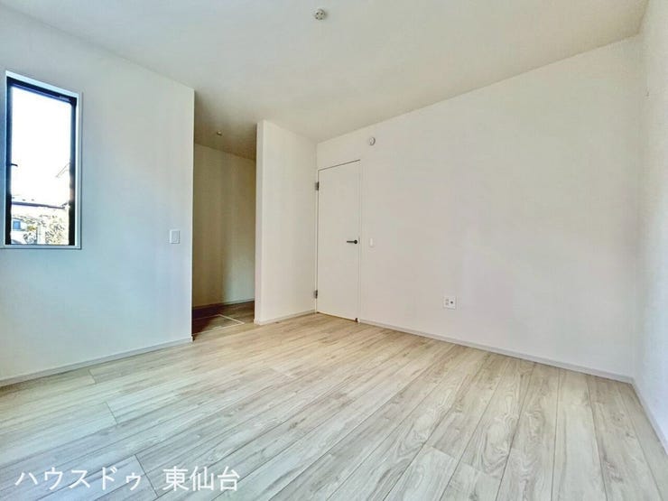 WIC含めて約8帖の広々とした主寝室です