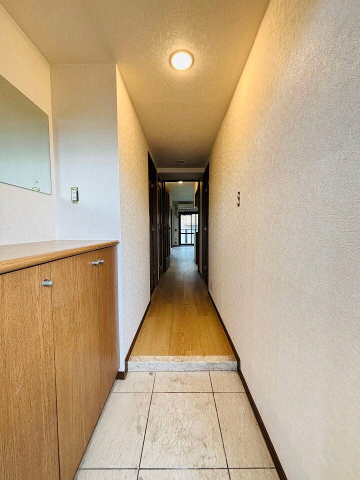 明るくLDKまでシンプルな導線の玄関が、大切な家族を優しく迎えます。