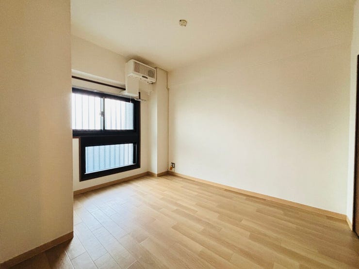 廊下を挟んで独立した配置。家族間でもプライバシーを確保できます。