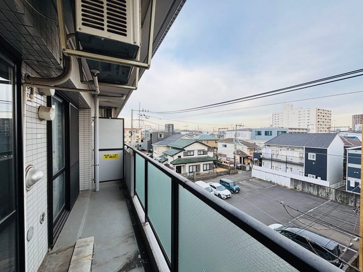 洗濯物がよく乾く南向き。たっぷりの陽光が降り注ぎます。