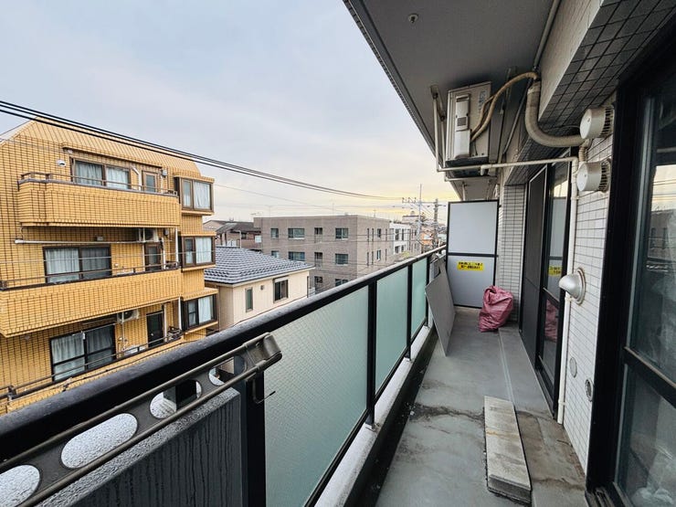 複数の部屋から出入りできるワイドスパン設計。洗濯物の移動もスムーズ。