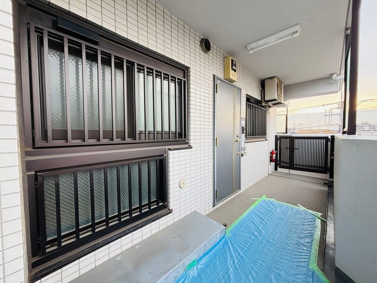 共用通路側洋室にもエアコン設置可能な設計です。