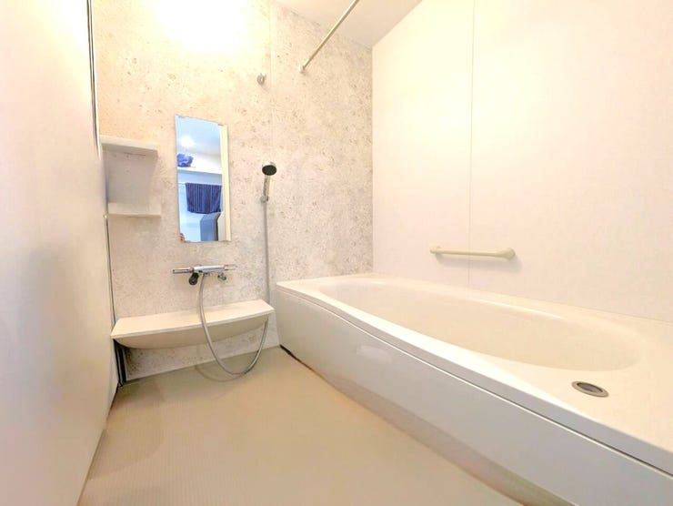 ◆浴室◆
1日の疲れを癒やしてくれるバスルームは、落ち着いたデザインと快適な広さが魅力☆ゆったりとした浴槽でリラックスできる空間が整い、毎日の入浴が贅沢なひとときに変わります♪