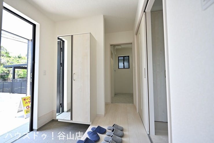 【過去施工例】玄関収納が備えられており、玄関をスッキリと保つことができそうです