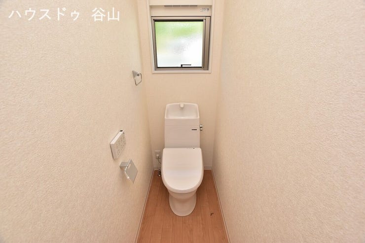 【過去施工例】快適な温水洗浄便座付きのトイレ