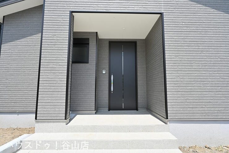 【過去施工例】住まう方、訪れる方を上品に迎えるエントランス