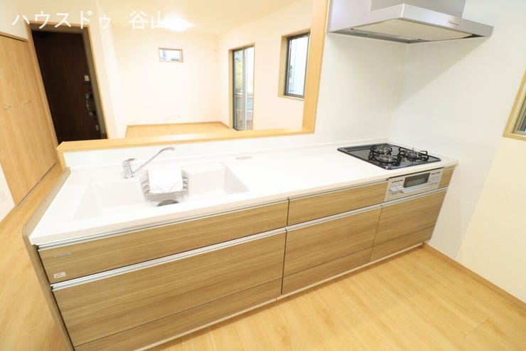 【過去施工例】デザイン性と機能性を兼ね備えたシステムキッチン