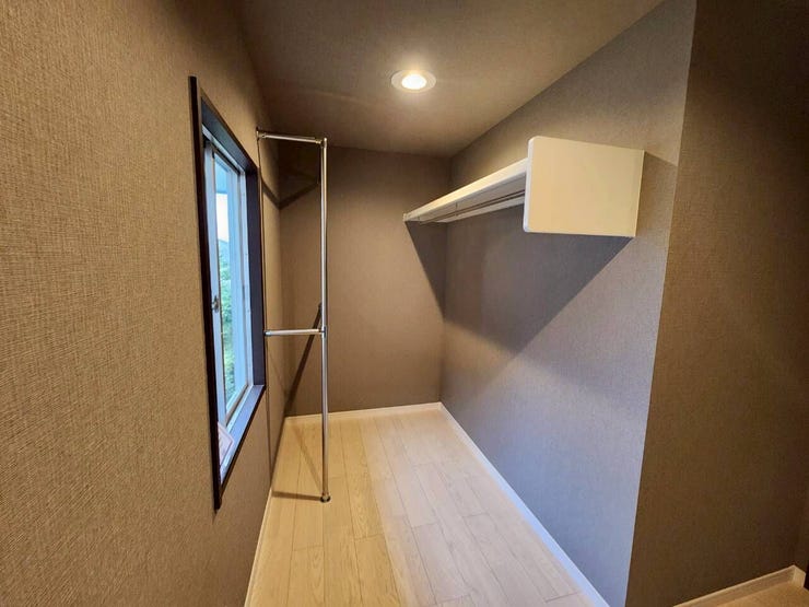 2F ③洋室6.1帖 ウォークインクローゼット♪