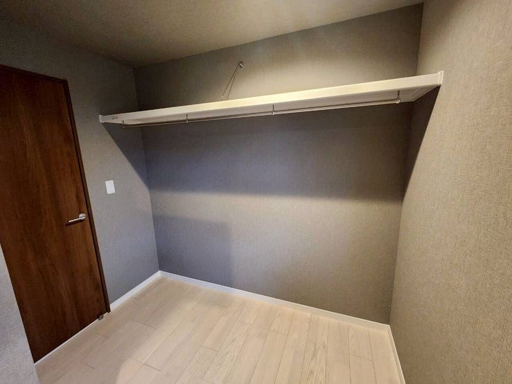 2F ③洋室6.1帖 ウォークインクローゼット♪