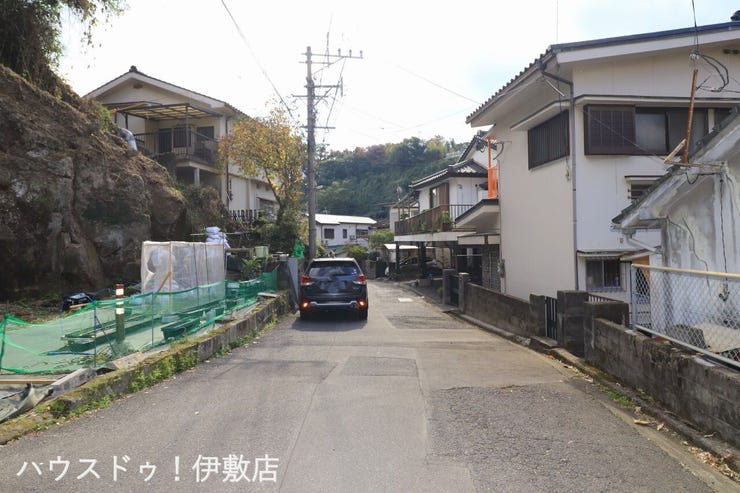 【前面道路】
東側前面道路、南方面
交通量少な目です!