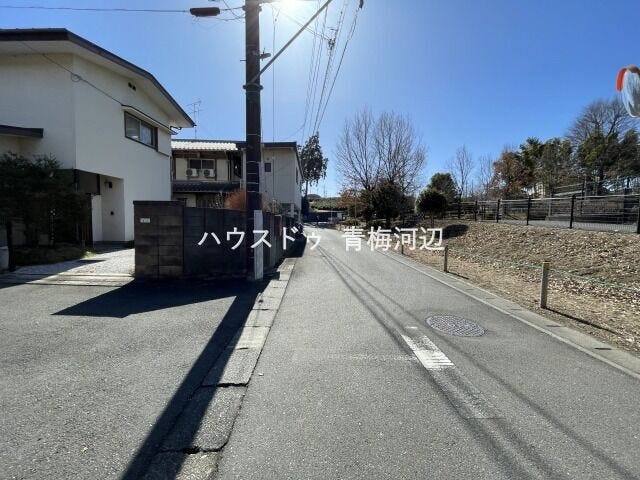 前面道路:普通車が1台通れる幅となります。