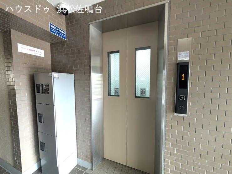 宅配ボックス(全2ヵ所)、エレベーター
