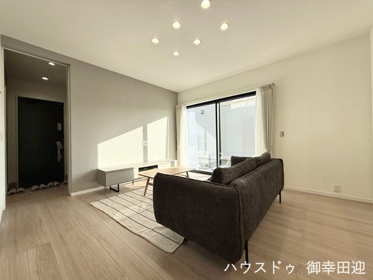 ■□■安らぎと笑顔の中心地■□■陽光が優しく降り注ぎ、会話が自然と弾む。ここでは、毎日が特別な時間へと変わります