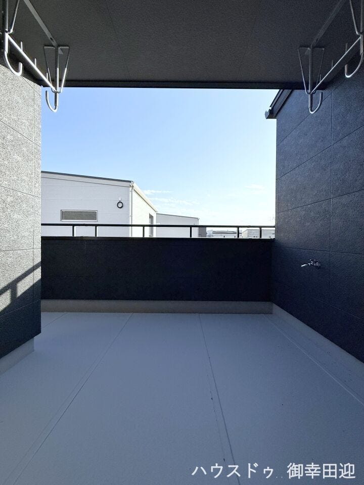 ■□■空の下の開放的な特等席■□■日光浴や読書、外の空気を感じながらリフレッシュ。暮らしを豊かにする、もう一つの心地よい空間です