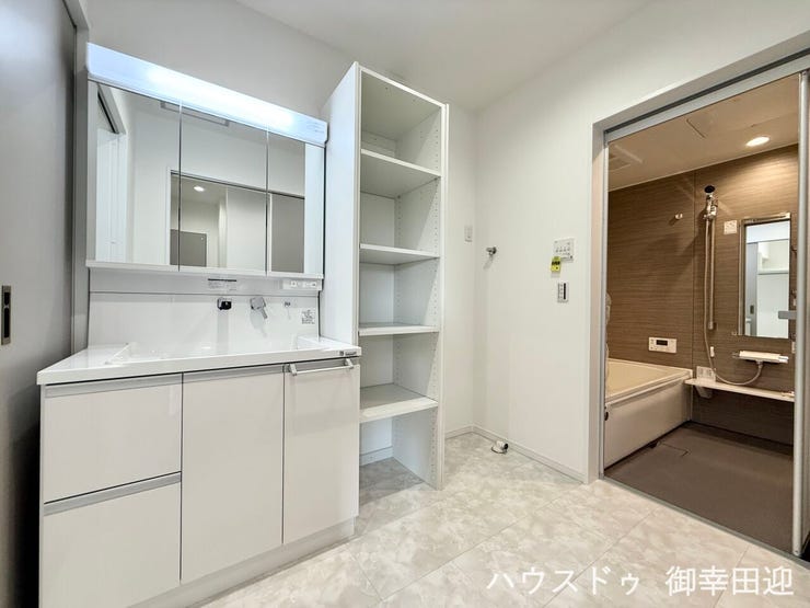 ■□■清々しいリフレッシュ空間■□■自分を磨き、気持ちを切り替える。心地よい光が差し込むプライベートスペース