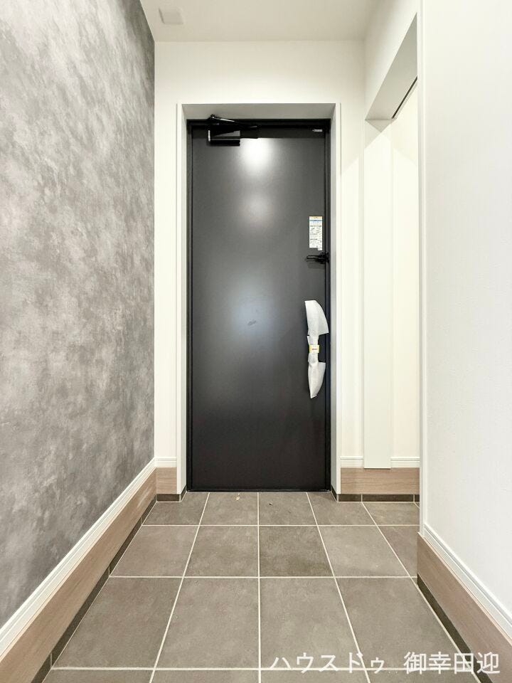 ■□■「ただいま」の安堵をくれる場所■□■訪れる人を迎え入れ、帰るたびにホッと一息つける、明るく機能的なエントランス