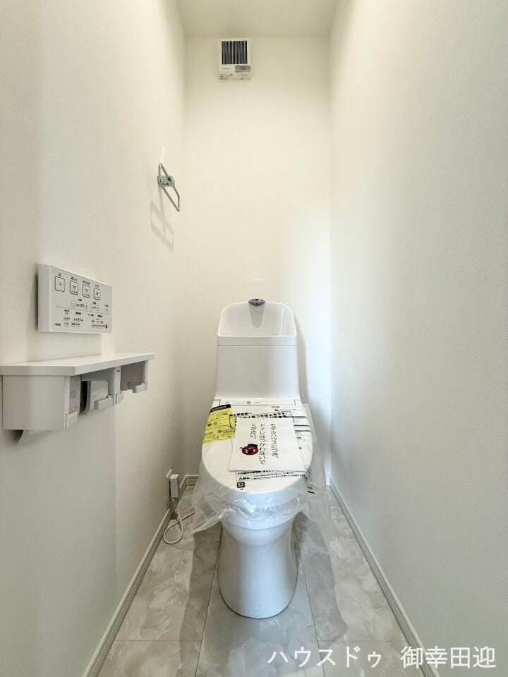 ■□■安らぎのひとときを提供する場所■□■清潔さと静けさを両立した空間。心落ち着くひとときを過ごせる、プライベートなレストルームです