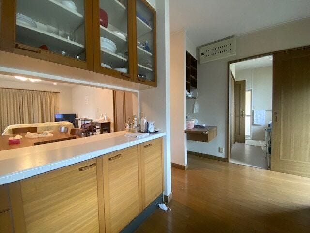 キッチン背面はカウンターになっており、リビングダイニングの様子も良く見えます!
こちらも収納たっぷりで食器棚いらず◎