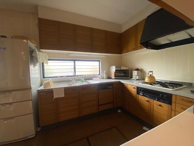 キッチンはL字型で作業スペースも広く使えます◎
食洗器付きで収納スペースも豊富!