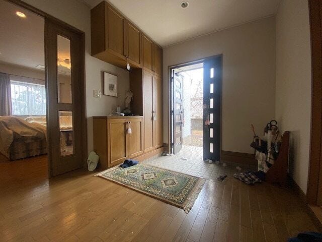 広めで収納も豊富な玄関ホールです♪