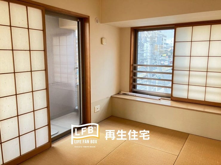 畳の香りと障子から漏れる光が心地よい、リラックスできる空間です。窓際には座って使える出窓もあり、多様な用途に使えます。