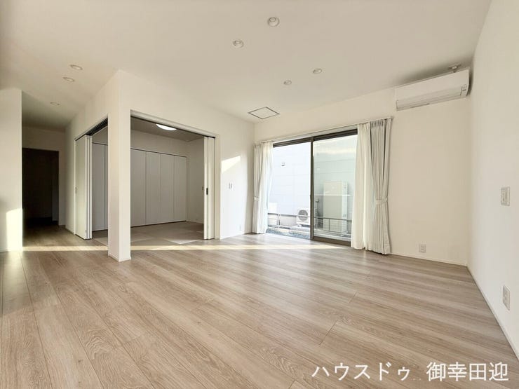 ■□■安らぎと笑顔の中心地■□■陽光が優しく降り注ぎ、会話が自然と弾む。ここでは、毎日が特別な時間へと変わります