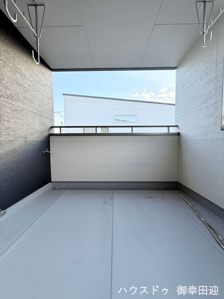 ■□■空の下の開放的な特等席■□■日光浴や読書、外の空気を感じながらリフレッシュ。暮らしを豊かにする、もう一つの心地よい空間です