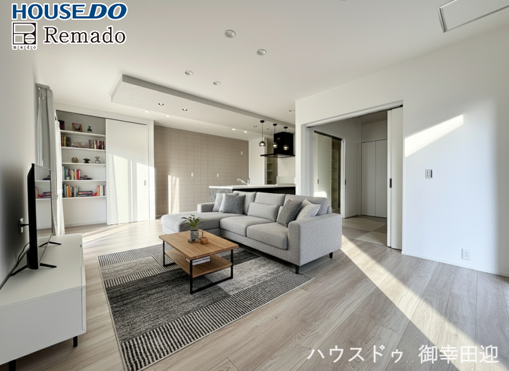 【リビング】
■□■家族の笑顔が集う、安らぎとくつろぎの中心地■□■お気に入りの家具を迎え、窓からは心地の良い光が差し込みます。※CGで家具を配置しています