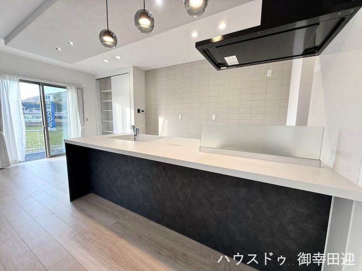 ■□■家族の「美味しい」が集まる、喜びを生み出す舞台■□■高い機能性と美しいデザインを両立。料理する人も、待つ人も、笑顔になれる場所です