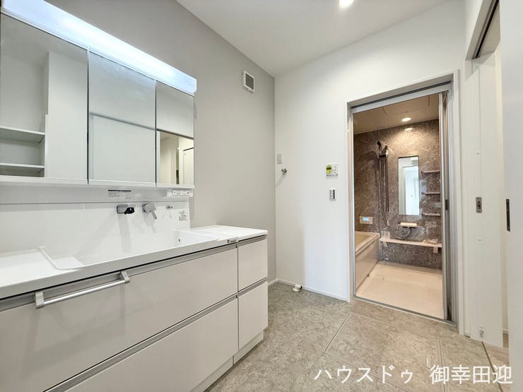 ■□■清々しいリフレッシュ空間■□■自分を磨き、気持ちを切り替える。心地よい光が差し込むプライベートスペース