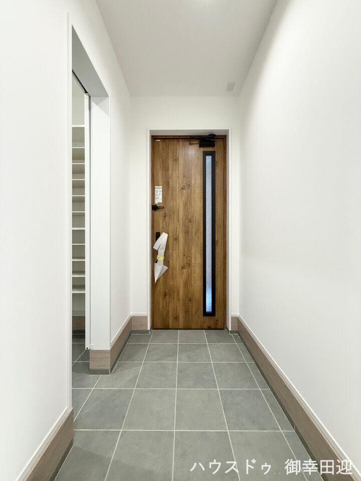 ■「ただいま」の安堵をくれる場所■訪れる人を迎え入れ、帰るたびにホッと一息つける、明るく機能的なエントランス