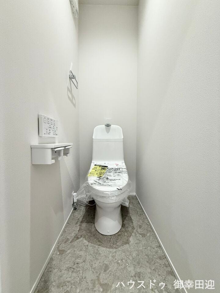 ■□■安らぎのひとときを提供する場所■□■清潔さと静けさを両立した空間。心落ち着くひとときを過ごせる、プライベートなレストルームです