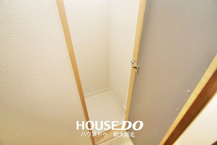 ■廊下にも嬉しい収納付き!
■必ず通る場所にあるので、毎日使うお掃除グッズなどを収納するのに便利です◎