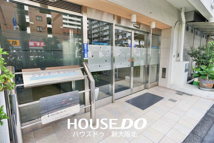 ■オートロック、防犯カメラ付きで防犯対策のされたマンションです!
■周囲にはコンビニやスーパーなど、生活に便利な施設が充実!