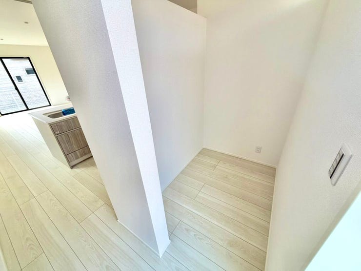 キッチン裏にある収納スペースです。