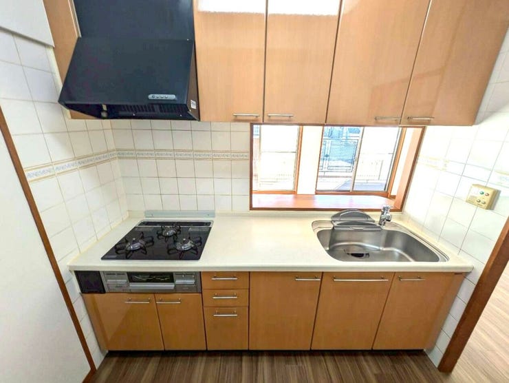 カウンターキッチンはリビング・ダイニングにいる家族の様子を見ながら調理できるのでお子様がいるご家庭にもおすすめです♪