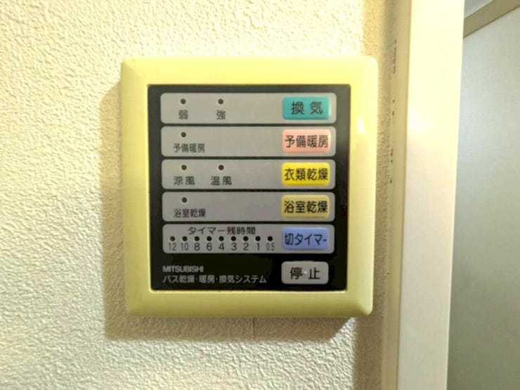 天気に左右されず、室内干しとして洗濯物を乾かせます。特に梅雨時や寒い冬、花粉の多い季節には大活躍です。