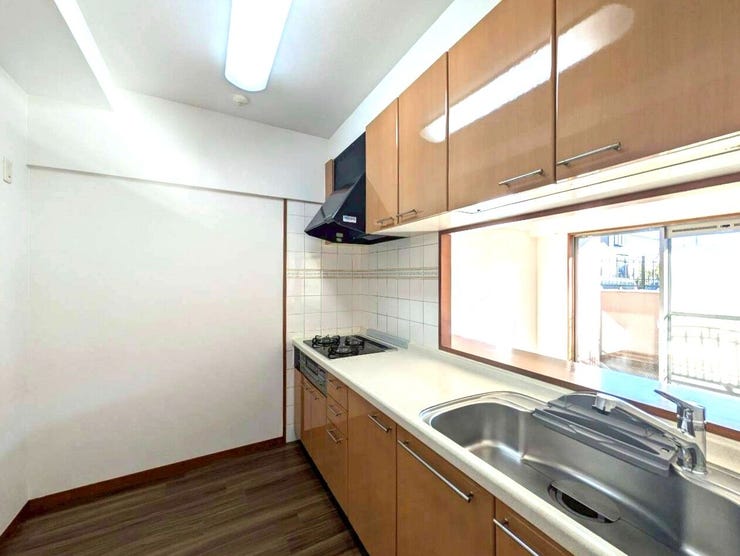 システムキッチンは調理に必要な道具を最小限の動きで取り出せるよう、使い勝手も工夫されており、収納力と収納のしやすさを同時に備えています!