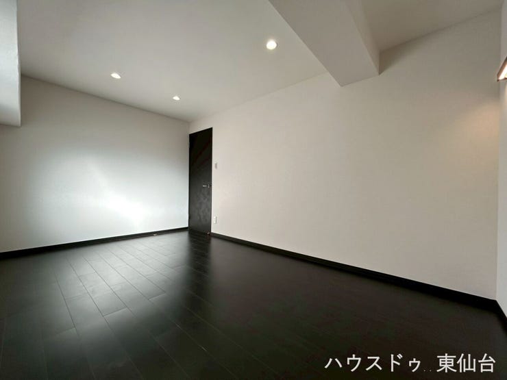 広々していて、寝室にピッタリですね!