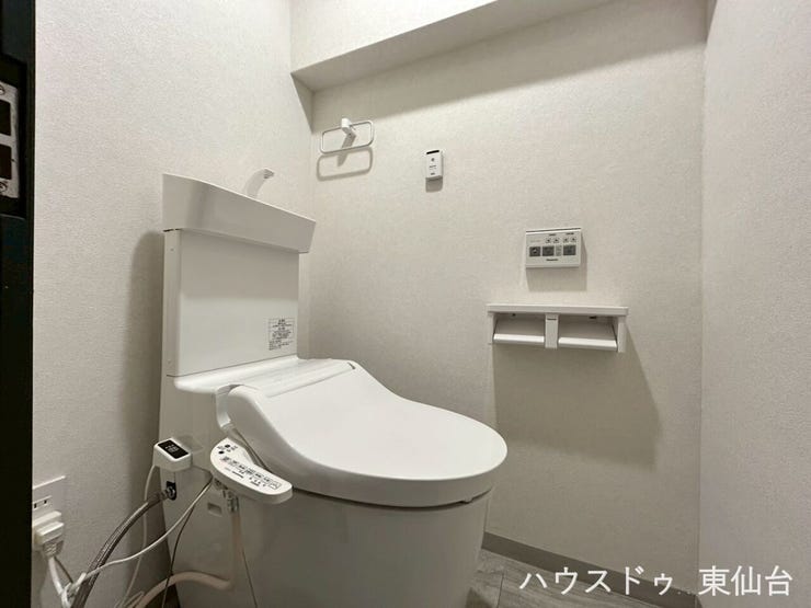 トイレは白を基調とした清潔感のあるトイレです!