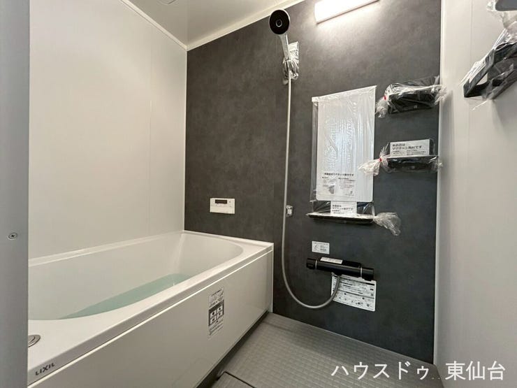 ゆったりとしたバスタブで一日の疲れも癒されますね!