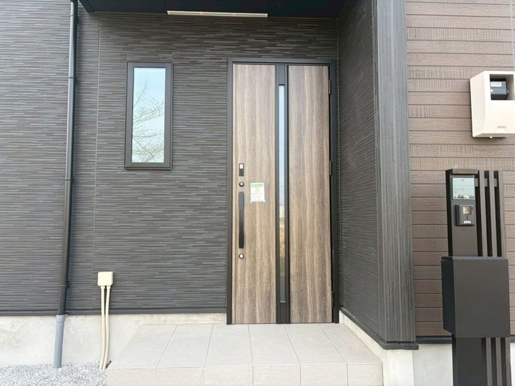 ◇現地見学会開催中◇
平日や仕事終わりの夜でも「今日見てみたい!」そんなときでもOK♪
お電話1本でスタッフがすぐに駆けつけます!