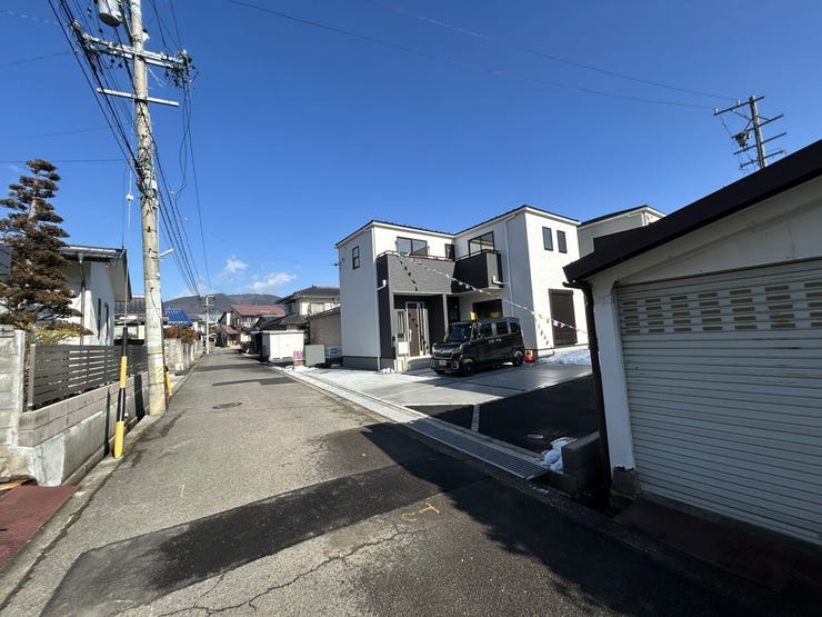 前面道路(南から北)