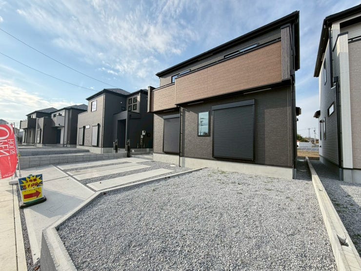 ◇現地見学会開催中◇
平日や仕事終わりの夜でも「今日見てみたい!」そんなときでもOK♪
お電話1本でスタッフがすぐに駆けつけます!