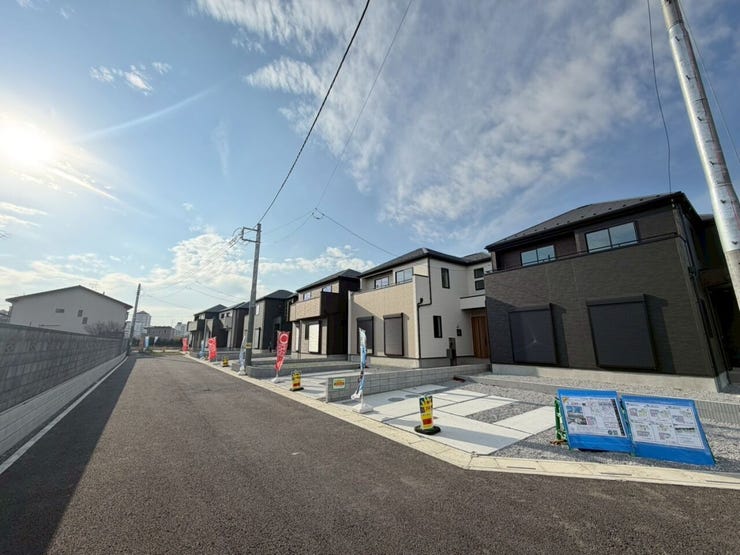 ◇売却査定相談◇
「急な転勤」「相続による売却」「金銭的な理由」など住まいの売却をそれぞれです。
仲介はもちろんのこと、弊社独自のネットワークで買取案件もご相談できます!