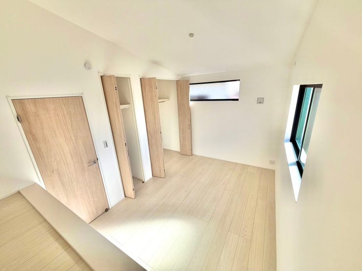 ロフト上の視点からの写真です。
部屋全体を見渡せます。